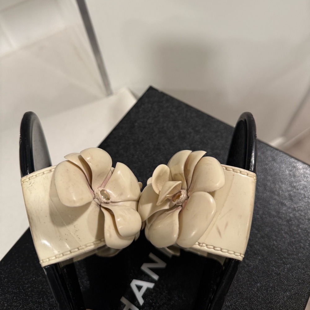 Chanel slides - Picture 6 of 10